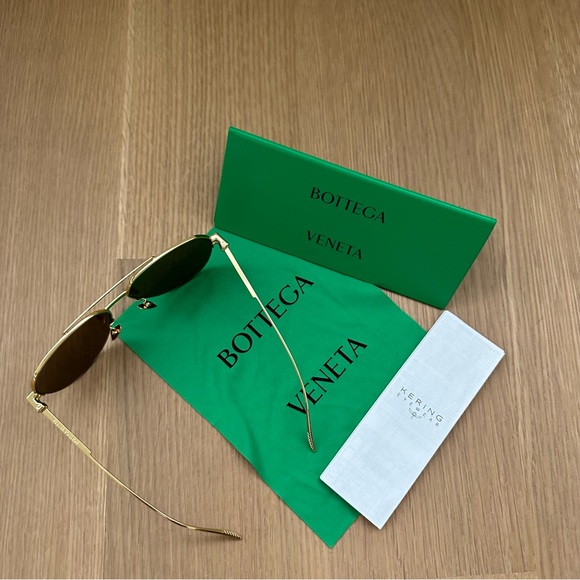 Bottega Venata Sunglasses with Case - Picture 8 of 12